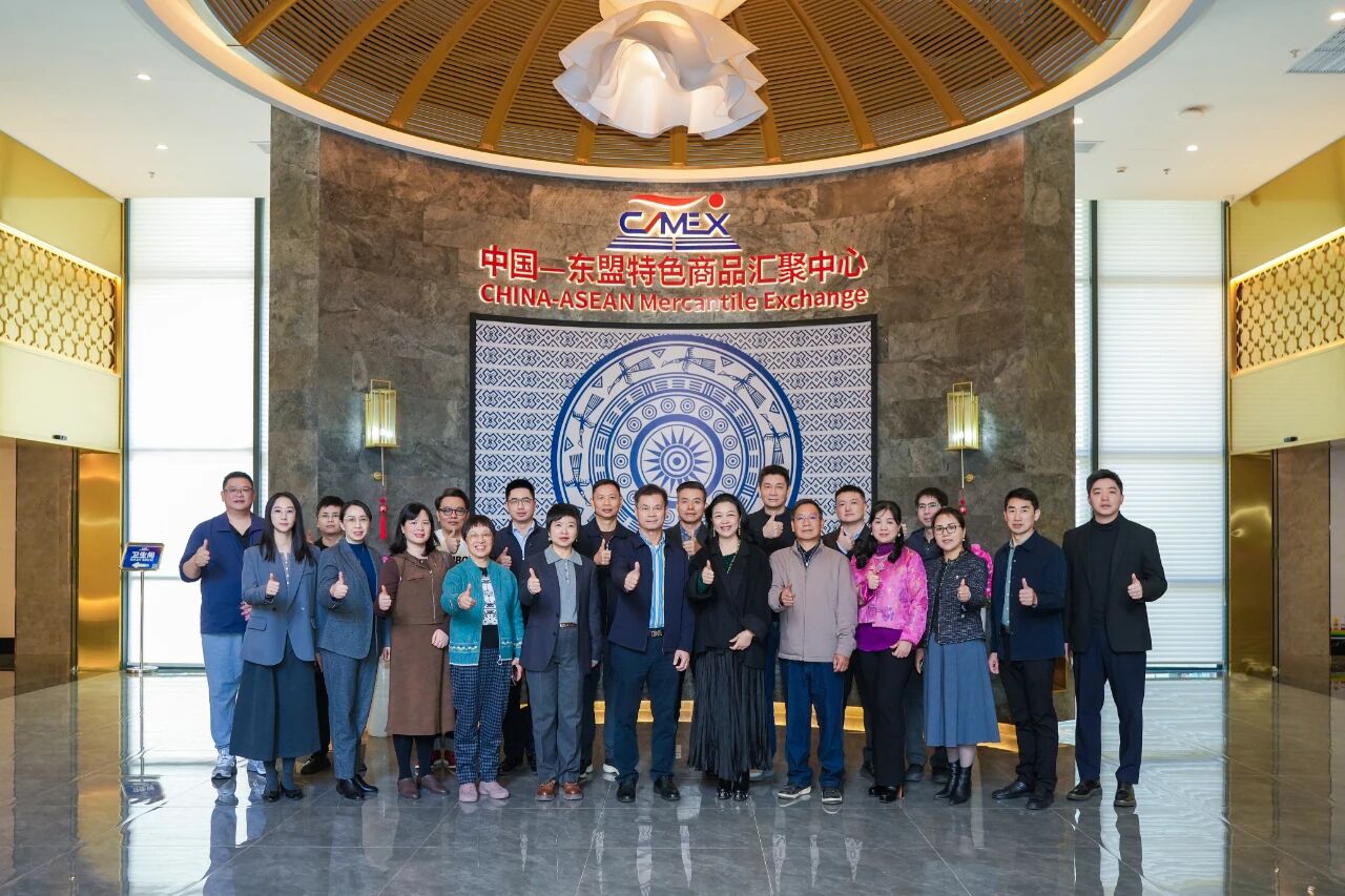 中國(guó)食品藥品企業(yè)質(zhì)量安全促進(jìn)會(huì)廣西代表處到匯聚中心和水果交易中心參觀(guān)調(diào)研